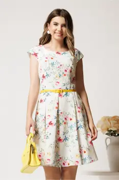 Rochie scurta alba in clos cu flori galbene si curtea in talie imagine