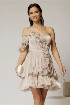 Rochie scurta bej de ocazie cu volanas pe umar din voal peliculizat imagine