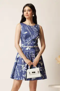 Rochie scurta bleumarin in clos cu imprimeuri albe si curea in talie imagine