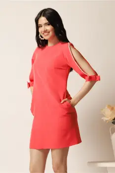 Rochie scurta corai din stofa cu croi drept si perle pe maneci- Moze imagine