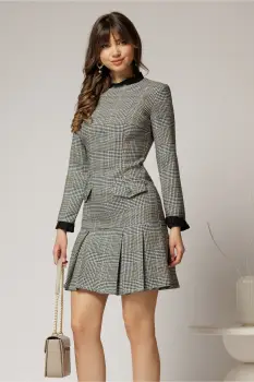 Rochie scurta gri cu carouri negre si pliuri pe fusta imagine