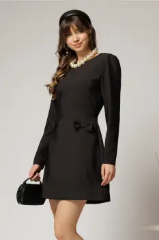 Rochie scurta neagra cu fusta tip A si fundite imagine