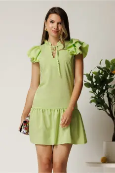 Rochie scurta verde lime din triplu voal cu croi cambrat si volan la baza imagine