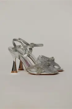 Sandale argintii cu accesoriu floare si barete stralucitoare imagine