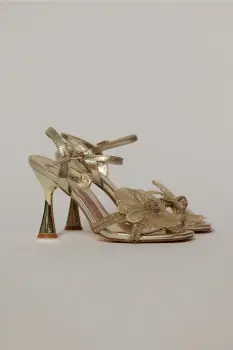 Sandale aurii cu accesoriu floare si barete stralucitoare imagine