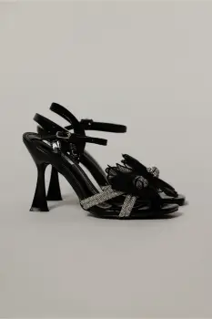 Sandale negre cu accesoriu floare si barete stralucitoare imagine