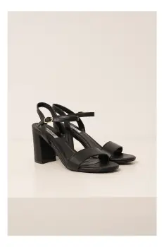 Sandale negre din piele ecologica cu toc gros imagine