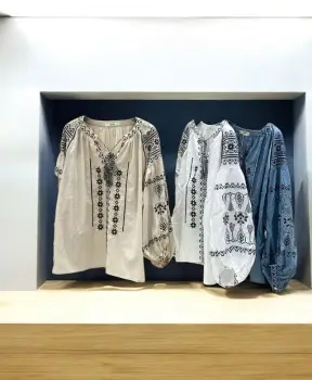 Bluza brodata cu motive geometrice - Lana imagine