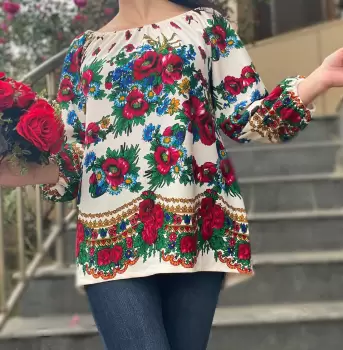 Bluza stilizata cu motive florale Sanziana 17 imagine