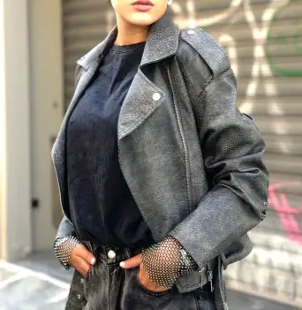 Geaca scurta din piele ecologica cu detalii laterale imagine