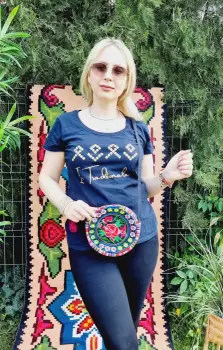 Geanta stilizata cu motive traditionale cu floare 12 imagine