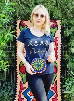 Geanta stilizata cu motive traditionale cu floare 7 imagine