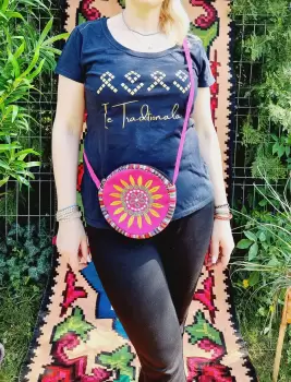 Geanta stilizata cu motive traditionale cu floare 8 imagine