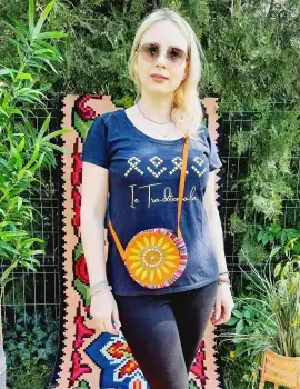 Geanta stilizata cu motive traditionale cu floare 9 imagine