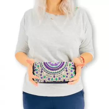 Portofel stilizat cu motive traditionale 6 imagine