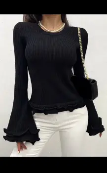 Pulover tricotat cu volane la maneci si tiv imagine