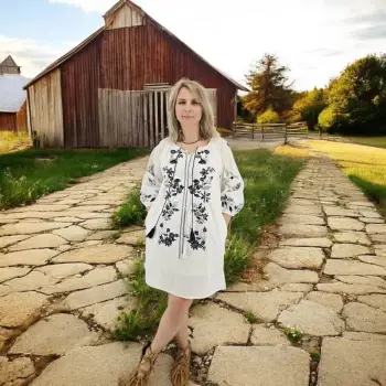 Rochie Dama Alba cu Broderie neagra   - Albena 3 imagine