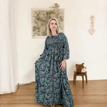 Rochie lunga de vara cu maneca 3 4 si imprimeu floral abstract imagine