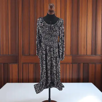 Rochie lunga de vara cu maneca 3 4 si imprimeu floral negru 2 imagine