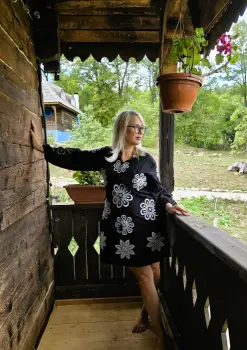 Rochie Traditionala Crenguta 2 imagine