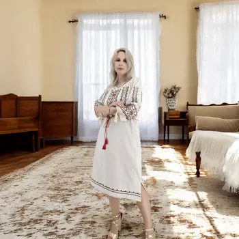 Rochie Traditionala cu broderie Iris 7 imagine