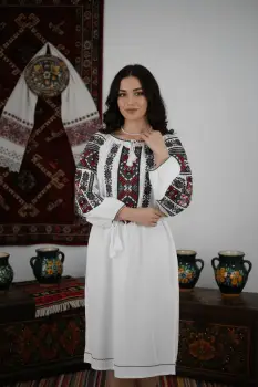 Rochie traditionala Sandica imagine