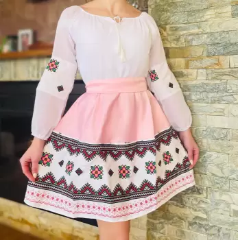 Rochie Traditionala stilizata cu Laura 7 imagine