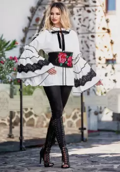 Bluza tip ie Venezia alba traditionala cu insertii din dantela imagine