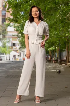 Compleu casual ecru din crep cu bluza si pantalon imagine