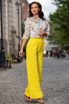 Pantaloni galbeni evazati din vascoza cu talie inalta imagine