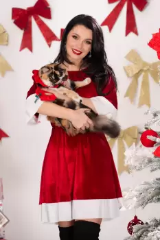 Rochie de Craciun rosie din catifea si cordon in talie imagine