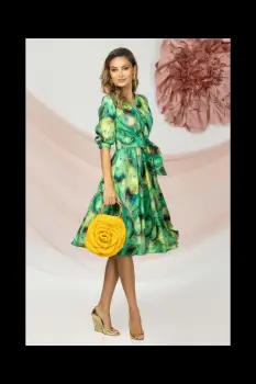 Rochie de zi eleganta in clos verde cu imprimeu pene de paun imagine