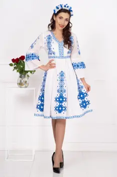 Rochie traditionala in clos Angelica cu broderie albastra si simbolul crucii imagine