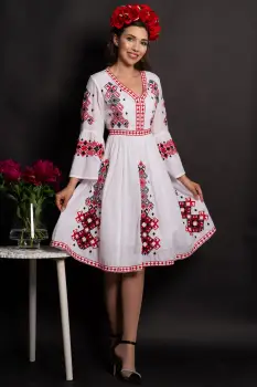 Rochie traditionala in clos Angelica cu broderie rosie si simbolul crucii imagine