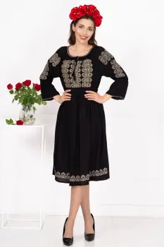 Rochie traditionala neagra Eugenia cu broderie bej labirint imagine