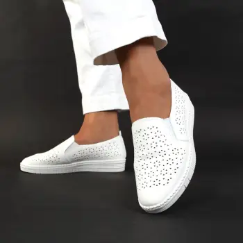 Pantofi albi perforati Tama imagine