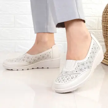 Pantofi bej usori Ortansa imagine