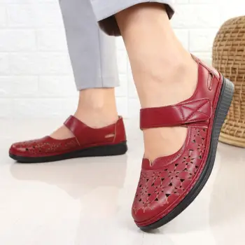 Pantofi bordo usori Nela imagine