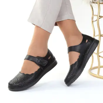 Pantofi negri cu perforatii Nalani imagine