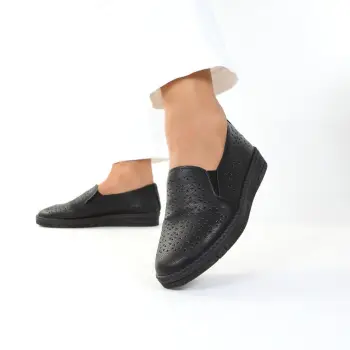 Pantofi negri perforati Tama imagine