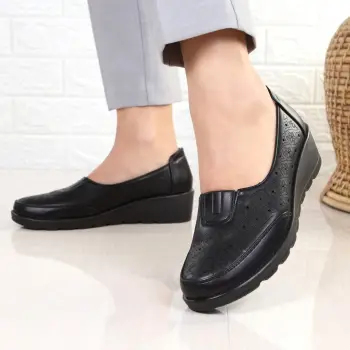 Pantofi negri usori Ortansa imagine