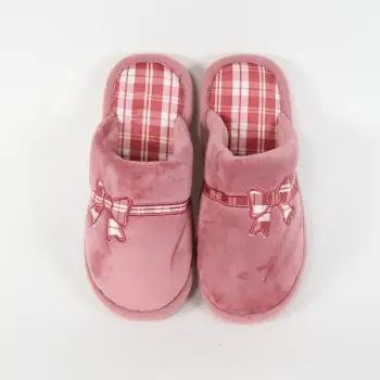 Papuci roz de casa Erysa imagine