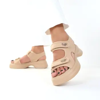 Sandale bej cu talpa inalta Fenia imagine