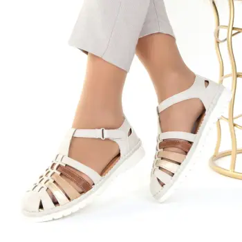 Sandale bej inchise in fata Gaya imagine