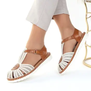 Sandale bej inchise in fata Lani imagine