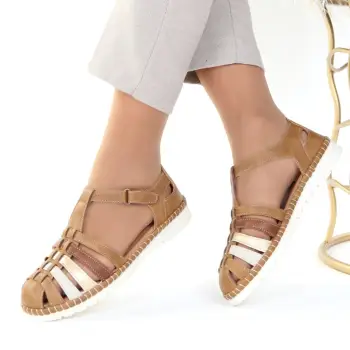 Sandale maro inchise in fata Gaya imagine