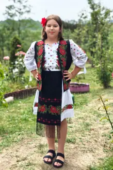 Costum Rochie, Vesta si fota fetita Minodora imagine