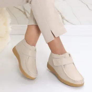 Ghete dama Imblanite Bej din Piele Naturala Monda imagine