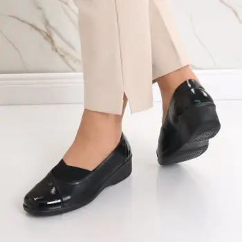 Pantofi dama casual negri din piele ecologica si lacuita Lois imagine