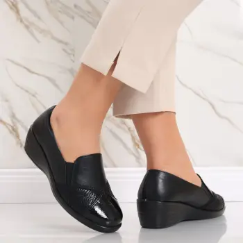 Pantofi dama cu platforma negri din piele ecologica lacuita Eila imagine